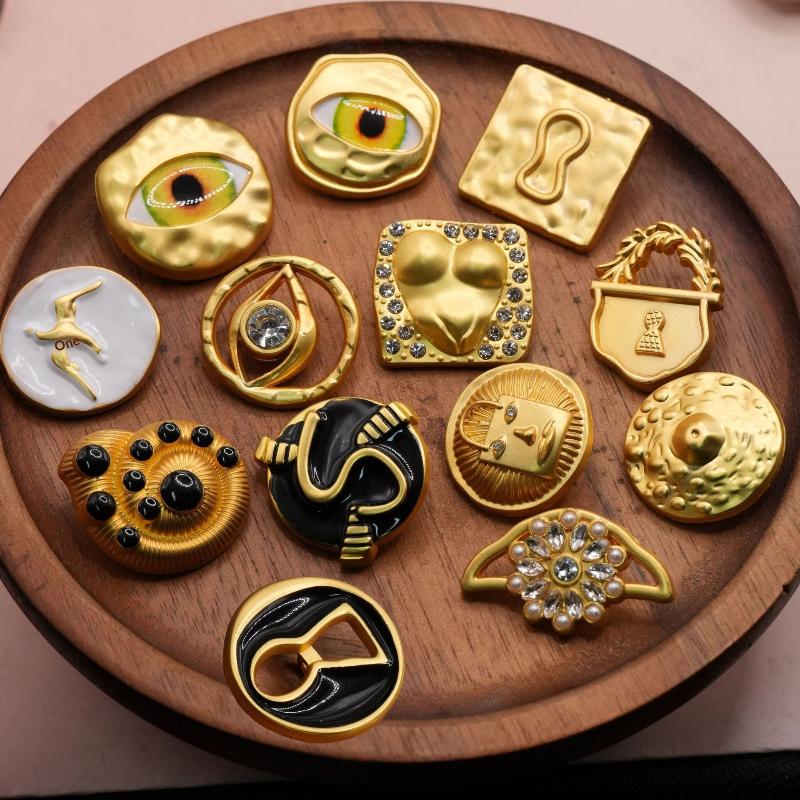 Craft Embellishments - Винтажная металлическая пуговица в форме сердца